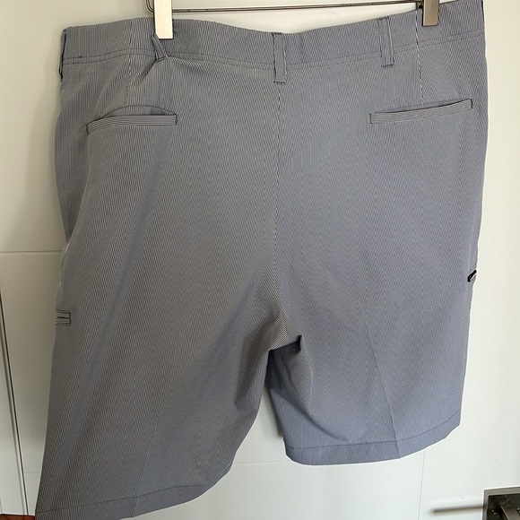 Cool Right Pinstripe Active Short - Picture 4 of 9